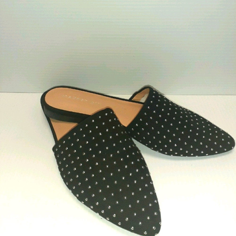 Flat shoes